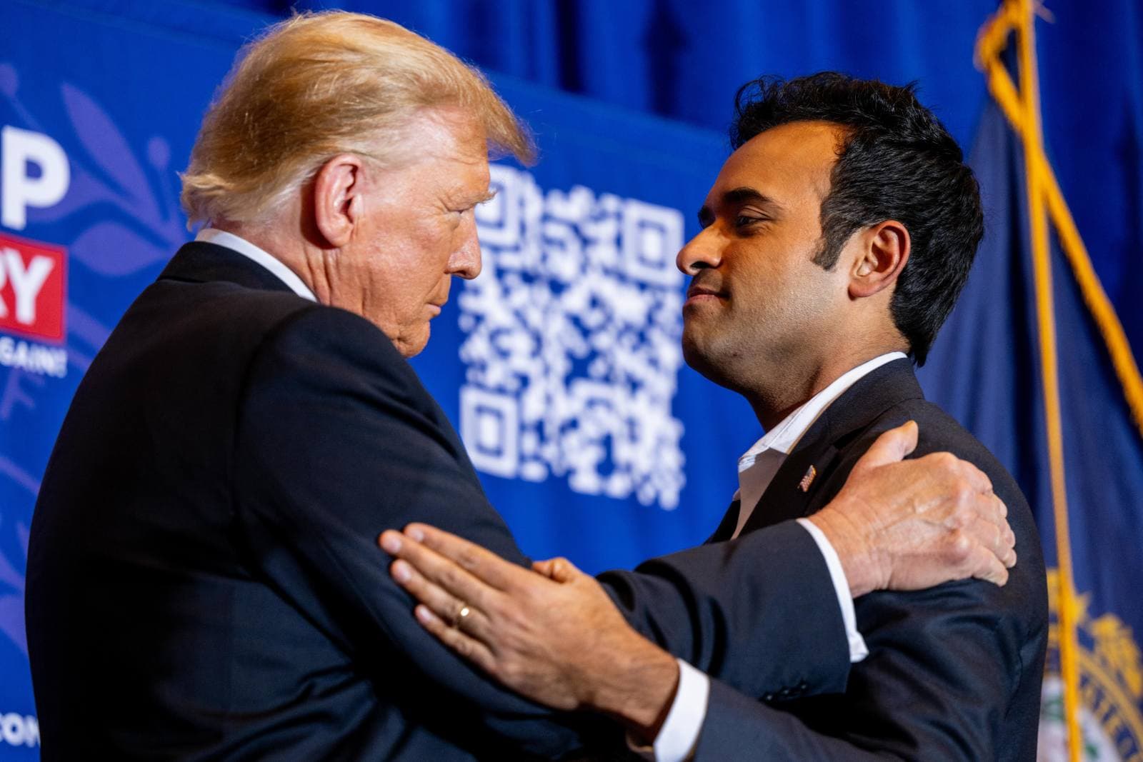 Republican presidential candidate, former U.S. President Donald Trump greets U.S. entrepreneur Vivek Ramaswamy (Brandon Bell/Getty Images)
