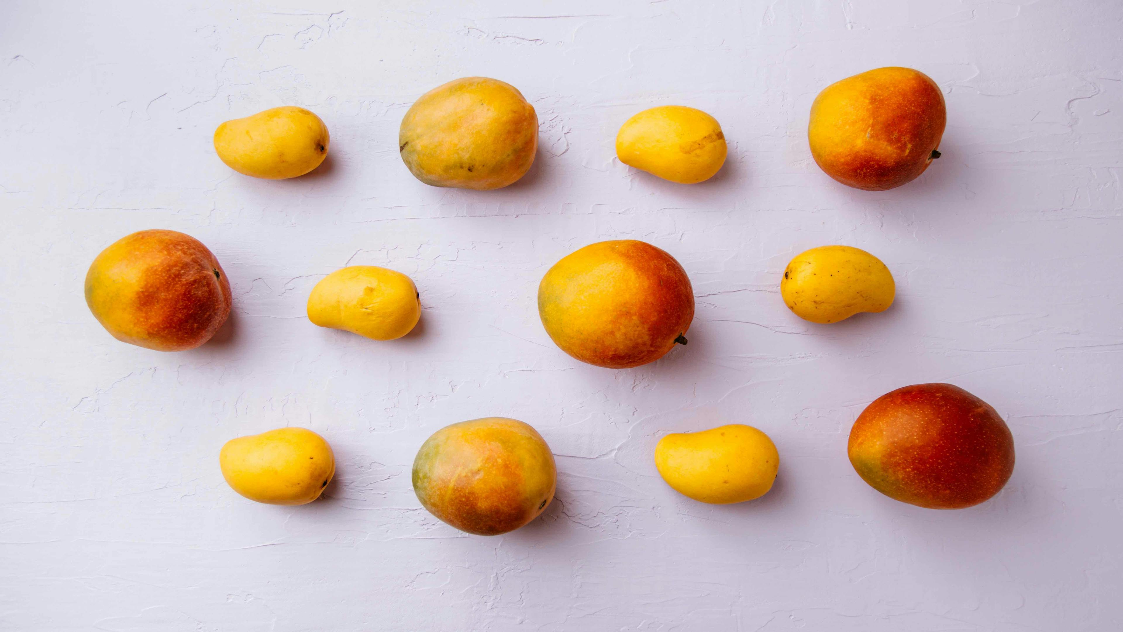 tim-chow-v8ZamcaZIVE-unsplash - mangos mango mangoes small